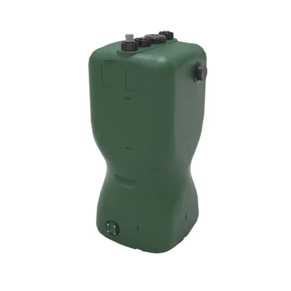 Grüner Wasserspeicher von Roth mit kompaktem Design, ausgestattet mit mehreren Anschlussmöglichkeiten an der Oberseite für die Regenwassernutzung.